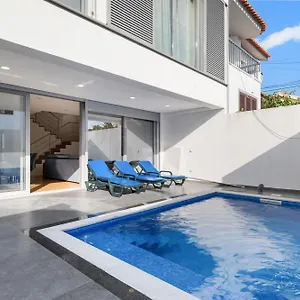 Villa Charmy Estoril By Amber Star Rent, Cascaes